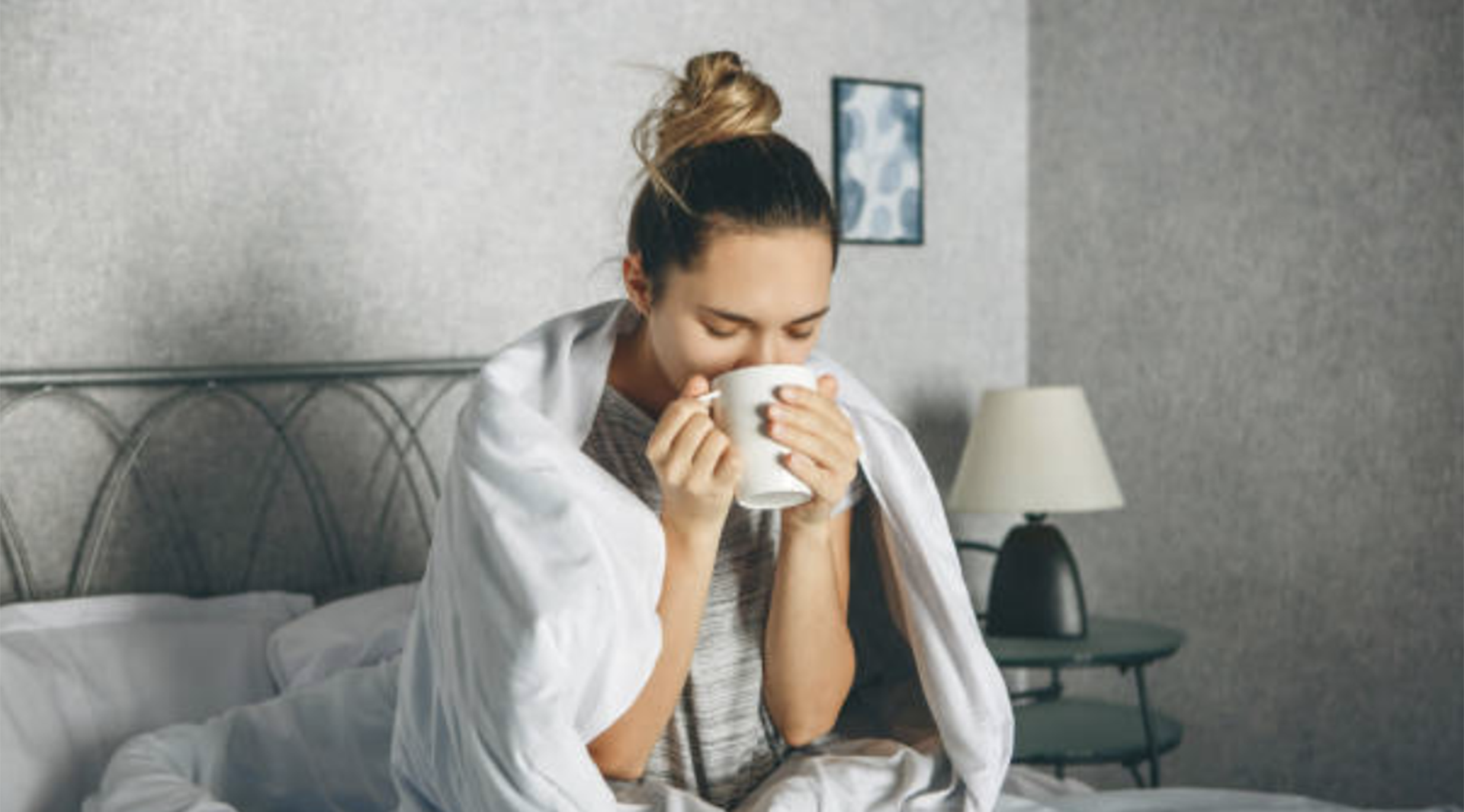 kvinne drikker te, forkjølelse, bedre immunforsvaret